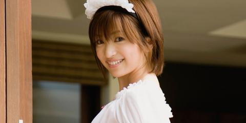17岁少女出性感写真恐涉嫌犯法