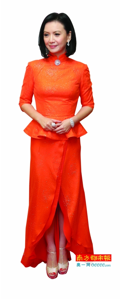 曾华倩刘嘉玲吴君如昨天是曾华倩50岁生日,她在微博写下这句豪气冲天