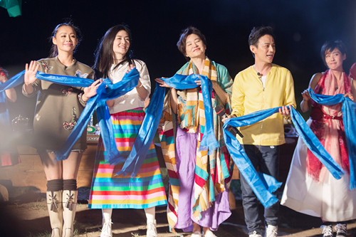 《偶像来了》女神团献歌大草原 