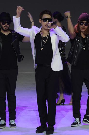 女神新装2今晚首播女神争相示爱rain