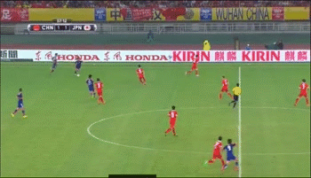 王大雷冲出禁区扑救