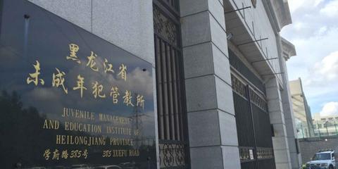 黑龙江越狱犯被抓时目光呆滞