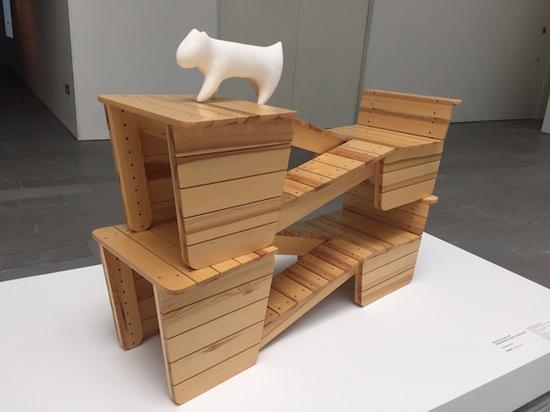 狗建筑展上狗窝不简单 爱犬们有福气啦