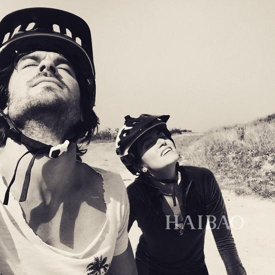 妮基·瑞德 (nikki reed) po与丈夫伊恩·萨默海尔德 (ian