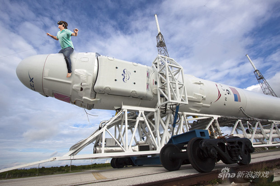 Oculus创始人登封面惨遭恶搞