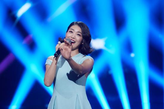 魏伽妮好民歌搭档杨洪基挑战二月里来