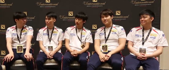 MVP战队接受赛后采访