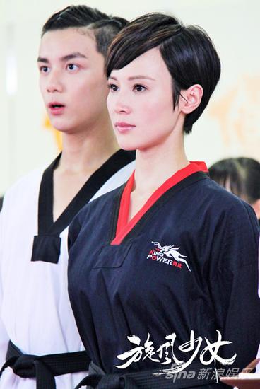 石筱群严肃认真