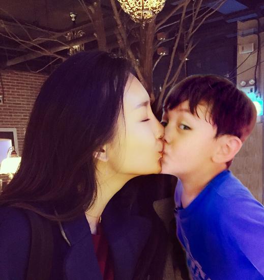 王鸥微博晒"男友"示爱诺一