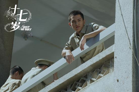 贾静雯成绩大败石知田 《十七岁》遭疯追