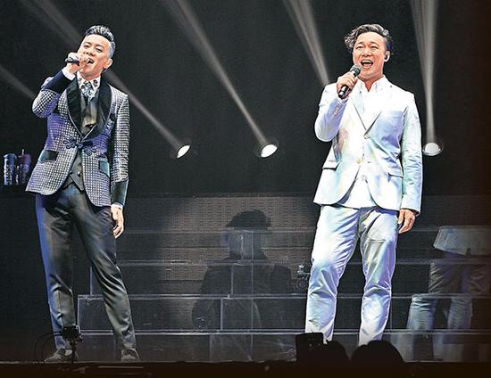 梁汉文和陈奕迅合唱《单车》.
