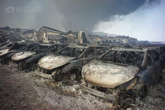 天津爆炸 汽车损毁