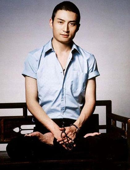 嘉德在线推出活佛帅哥的佛串拍卖专场