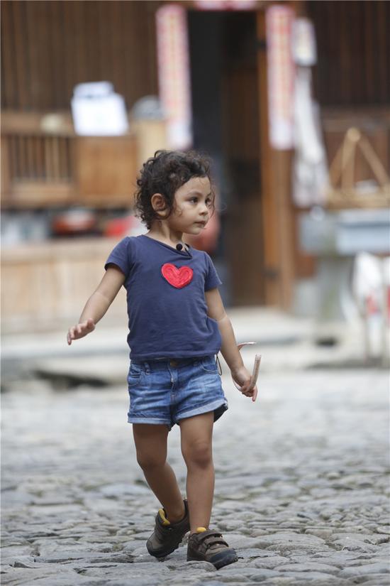 爸爸3大爷团照顾诺一霓娜 刘烨惊喜现身