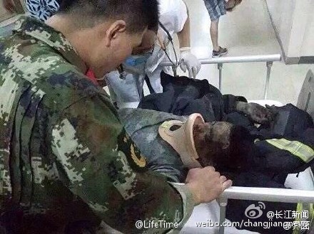 因爆炸伤亡的消防官兵