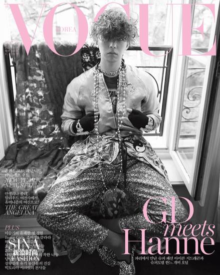 15年开年刊《vogue》杂志封面权志龙穿香奈儿女装与超模hanne gaby