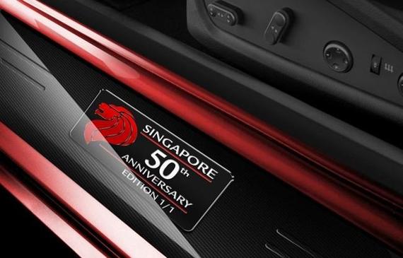 法拉利推定制版F12 庆祝新加坡独立50周年