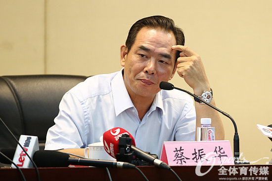 中国足协主席蔡振华出席发布会