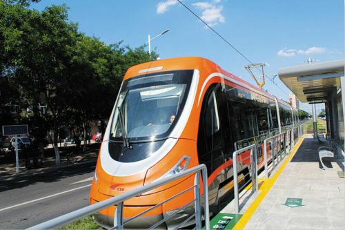 城阳有轨电车10月份试运行 2元钱就可坐全程