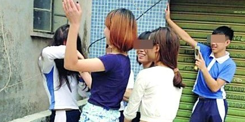 校园暴力升级:女生遭同学围殴