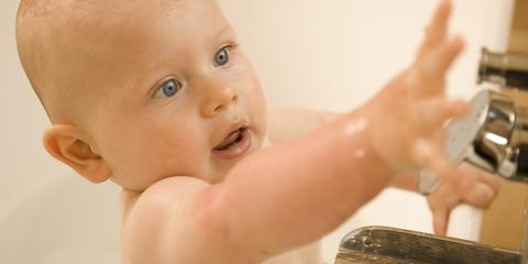 男童烫伤.老人抹碱致全身发黑