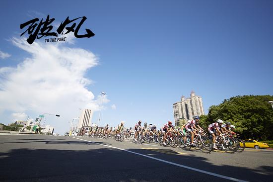 《破风》天蓝云白