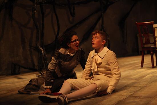 螺丝在拧紧太诡异艺术家与观众为敌