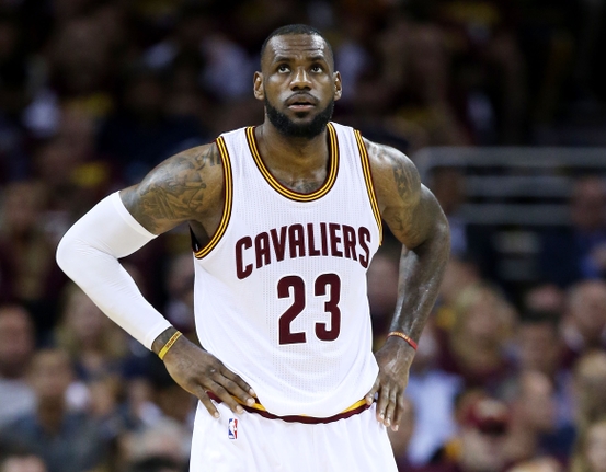 詹姆斯发的推特价值千金