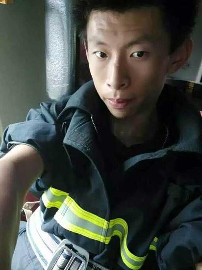 22岁阜新小伙刘闯在天津爆炸中牺牲图