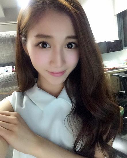 最美游戏女主播小悠登男人装