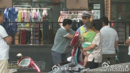 郑州男子质疑交警贴条 因说太缺德被带走