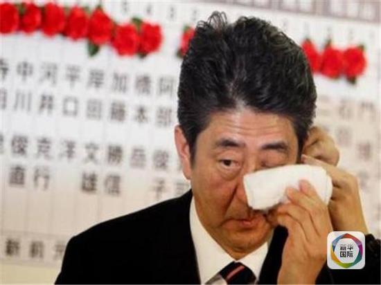 《周刊文春》日前爆料称,首相安倍晋三近日在出席宴会时"突然吐血"