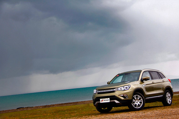 姑娘你为何低眉垂目 试CS75四驱版