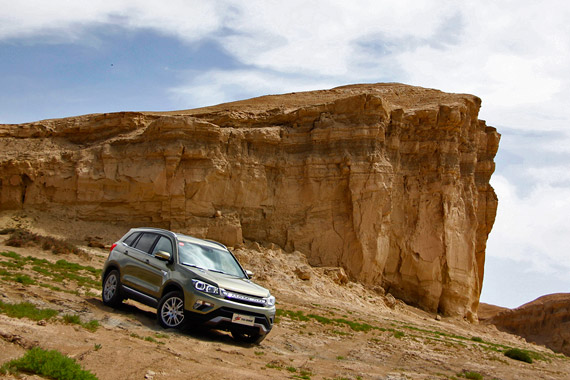 姑娘你为何低眉垂目 试CS75四驱版