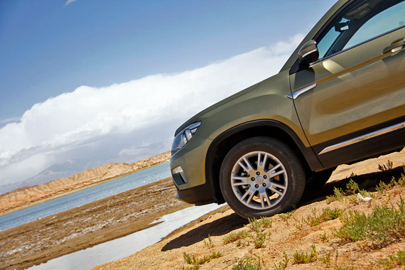 姑娘你为何低眉垂目 试CS75四驱版