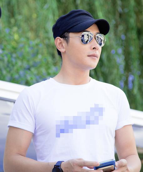 罗晋重返20岁与学生共度七夕