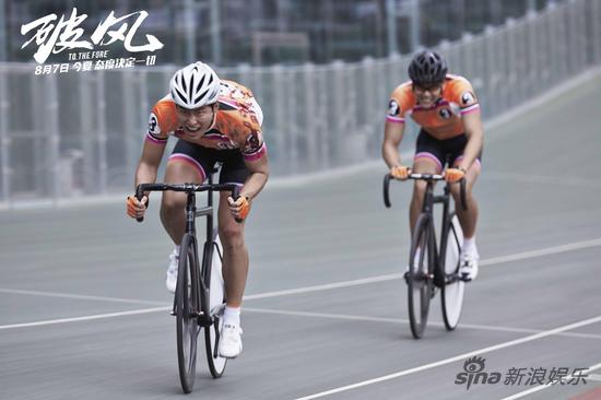 窦骁 角色: 破风手 邱田片中的崔始源自始至终都是一名"冲线手".