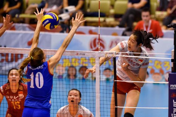 朱婷4号位强攻突破