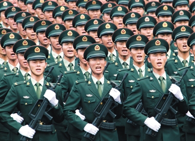 参训官兵在阅兵村进行训练。新华社记者 查春明 摄