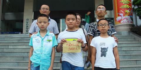 扶老人被讹 小孩获“委屈奖”