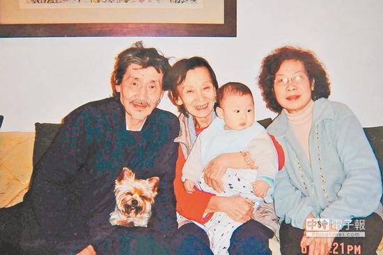 董今狐(左起)与刘立立,王玫三人行的爱情故事世间少有