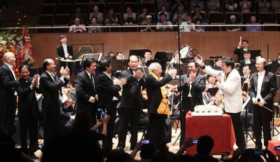 黄晓同和学生们