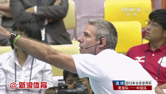 基拉里肢体语言丰富表情夸张