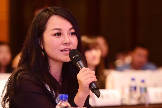 何梅 外联出国顾问集团董事长