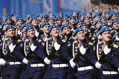 5月9日，俄罗斯在莫斯科红场举行阅兵式。昨日，国新办召开发布会确认，俄罗斯等11个国家将派方队来华参加阅兵。图/CFP