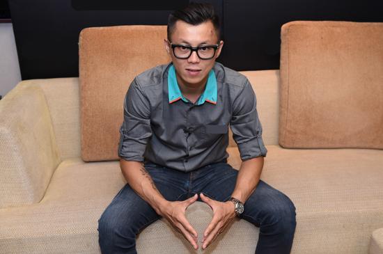 陈震摇身变代驾司机呼吁大家安全驾驶