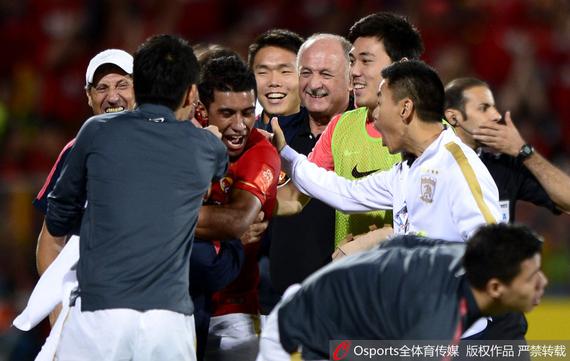 恒大客场3-1击败柏太阳神