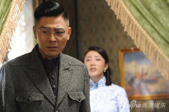 吴其江扮演的罗启明伪装成德籍华裔采矿专家沈绍元奉命潜入日本在中国