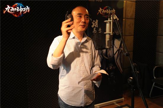 图5（五仁叔模仿诸葛承动作）