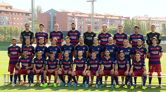 巴萨全家福:梅西坐中间(图)